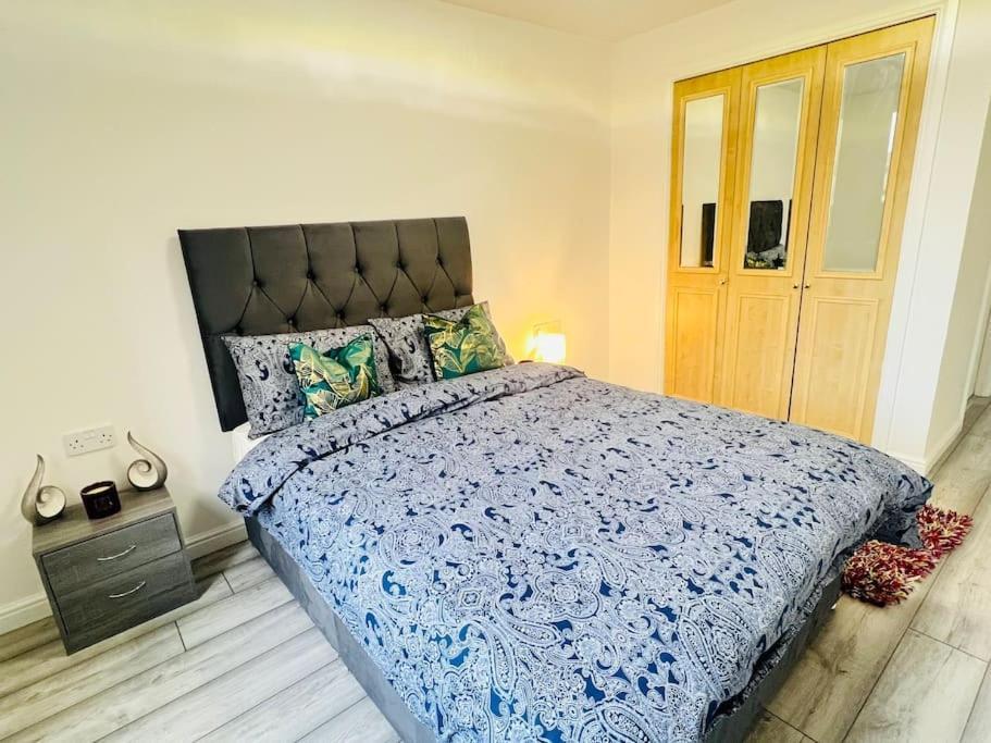 Superb 2 Bedroom Apartment With Free Parking เอดินบะระ ภายนอก รูปภาพ