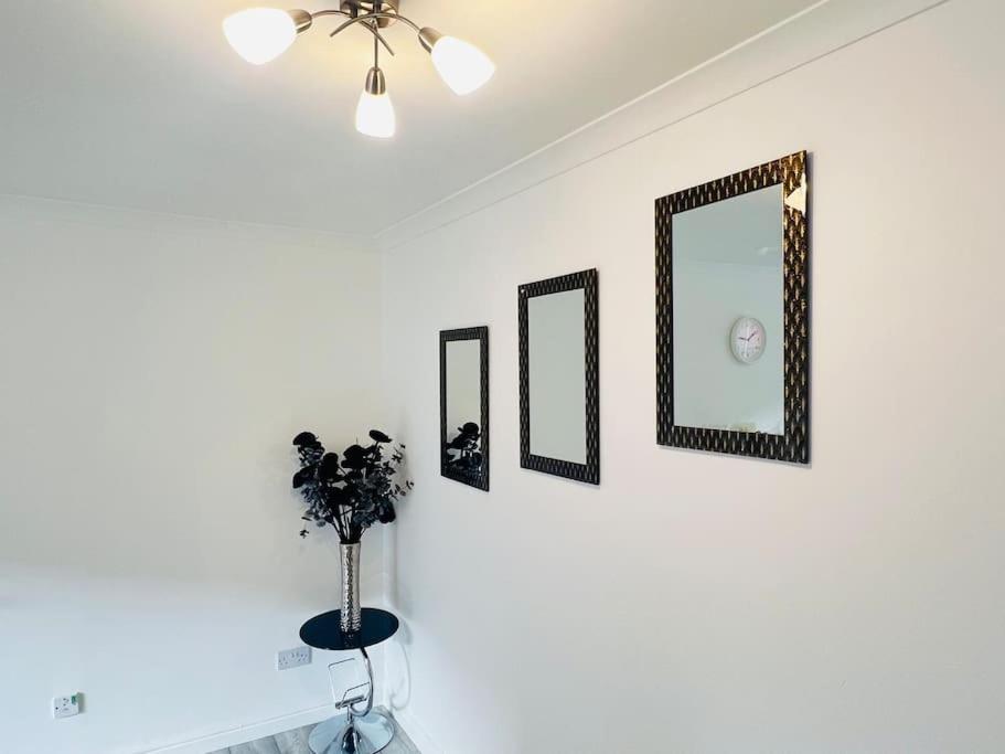 Superb 2 Bedroom Apartment With Free Parking เอดินบะระ ภายนอก รูปภาพ