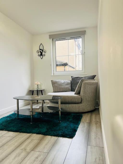 Superb 2 Bedroom Apartment With Free Parking เอดินบะระ ภายนอก รูปภาพ